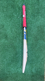 EOS SALE KOOKABURRA BEAST PRO 6.0 ENGLISH WILLOW CRICKET BAT - JUNIOR