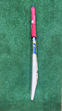 EOS SALE KOOKABURRA BEAST PRO 6.0 ENGLISH WILLOW CRICKET BAT - JUNIOR