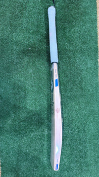 EOS SALE SG TRIPLE CROWN ULTIMATE ENGLISH WILLOW CRICKET BAT - SENIOR / SH