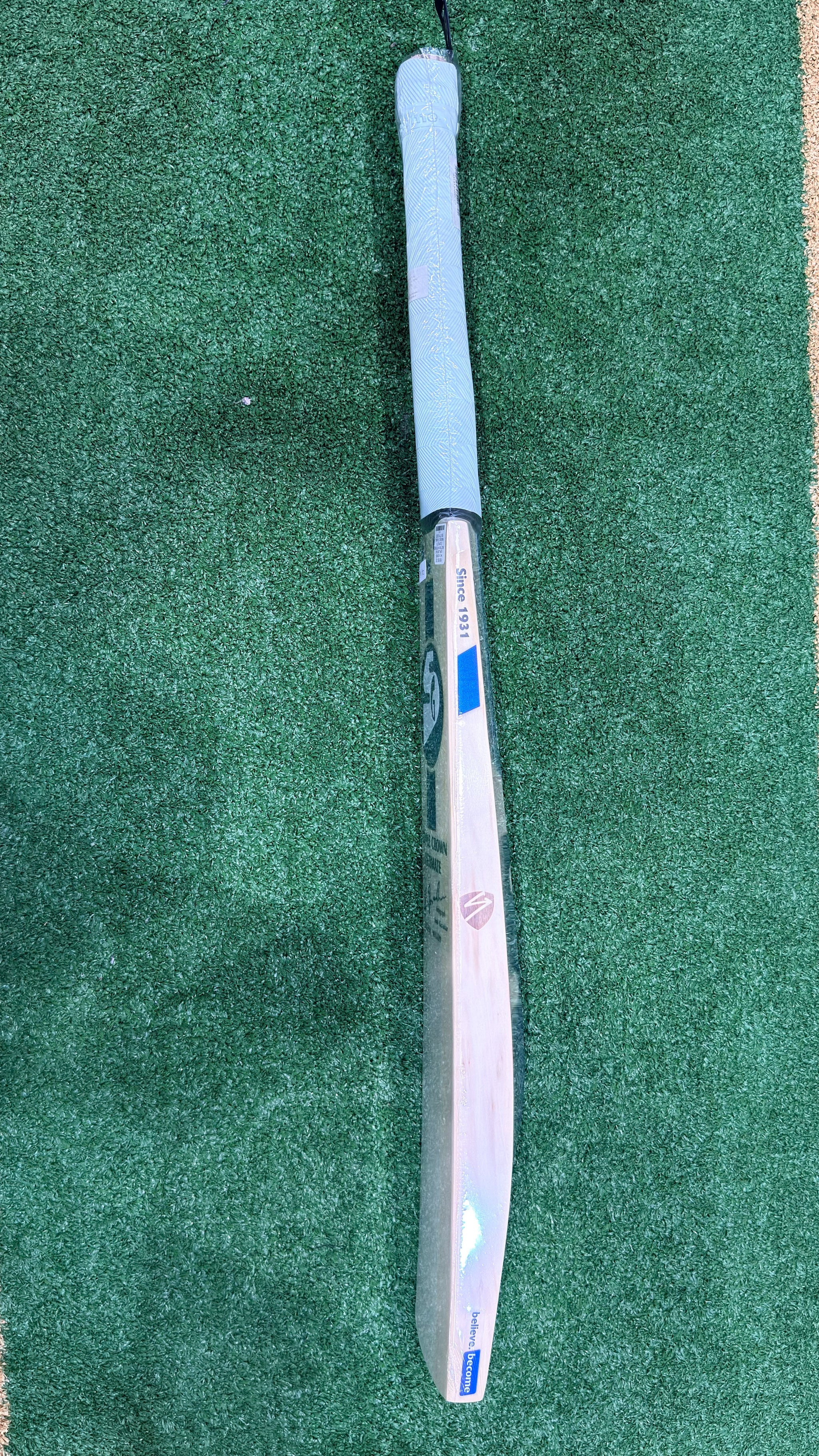 EOS SALE SG TRIPLE CROWN ULTIMATE ENGLISH WILLOW CRICKET BAT - SENIOR / SH