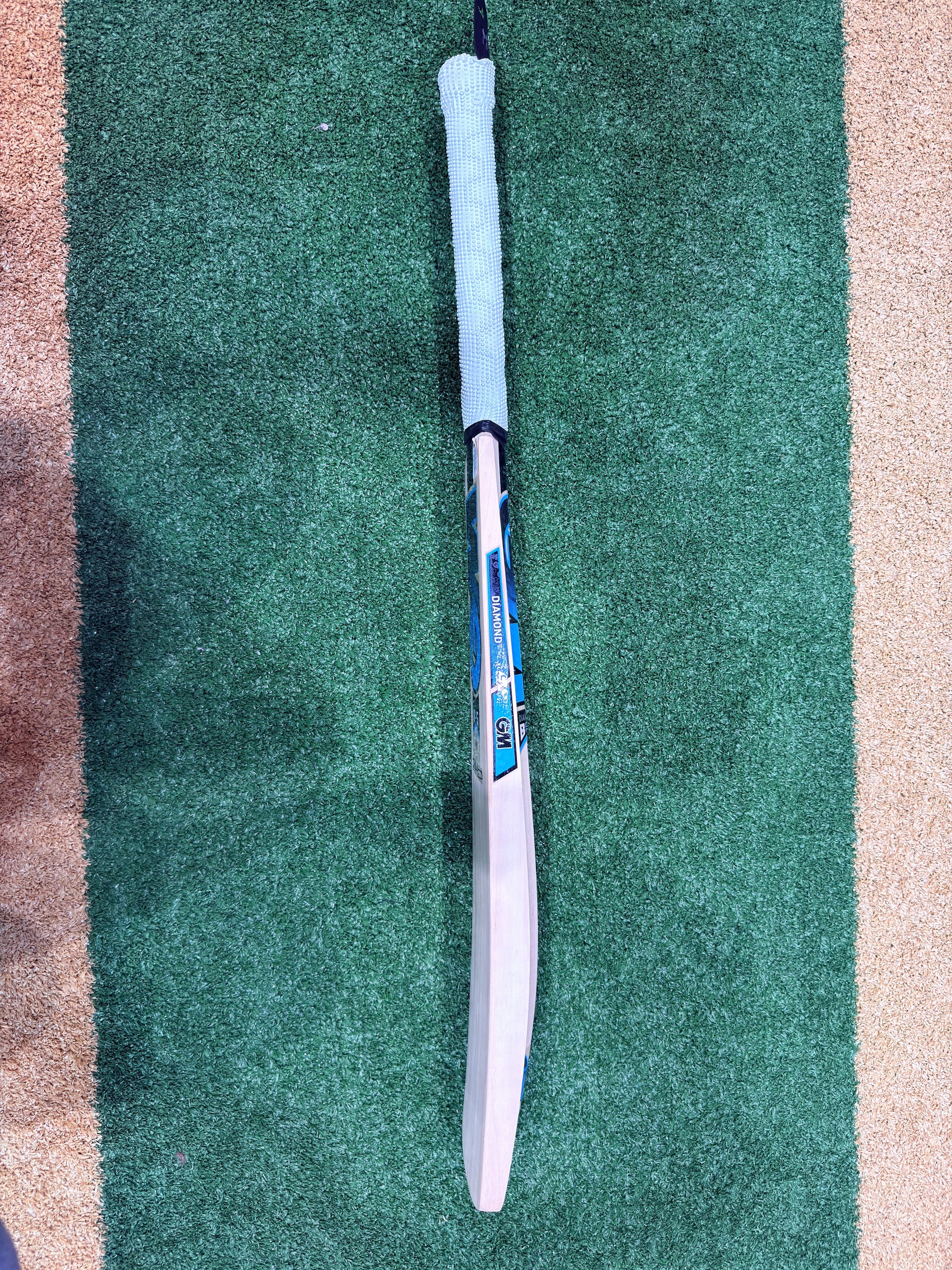 EOS GM DIAMOND 101 CRICKET BAT - JUNIOR