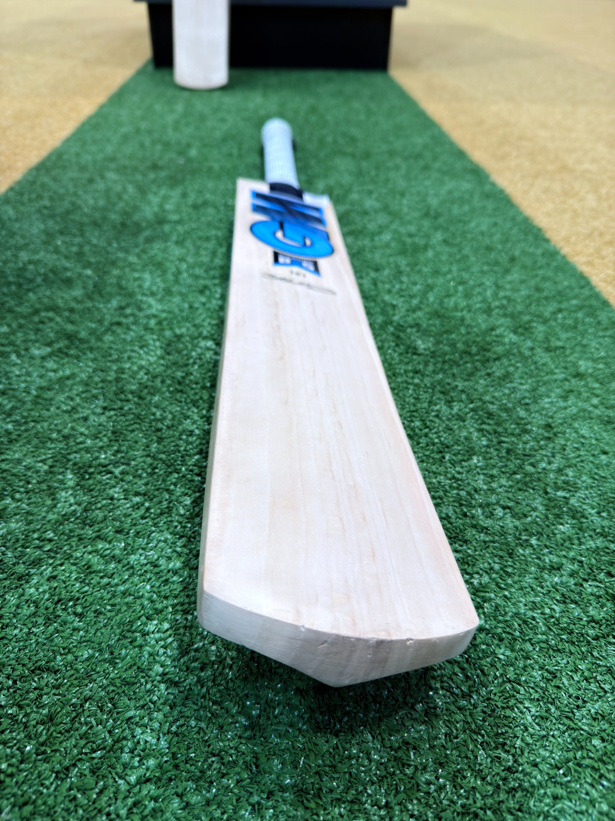 EOS GM DIAMOND 101 CRICKET BAT - JUNIOR