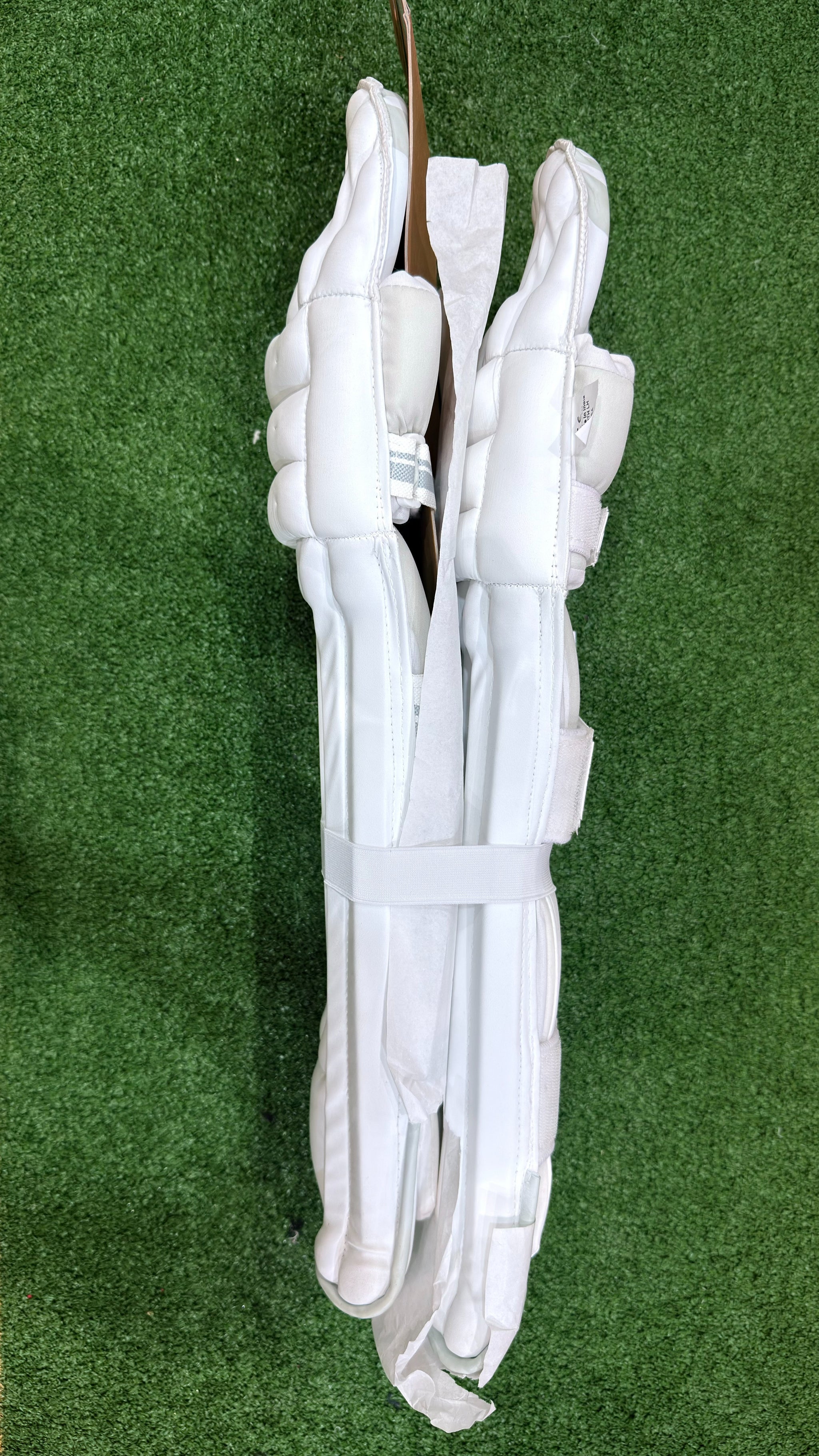 EOS SALE KOOKABURRA PRO 2.0 LW BATTING PADS - SENIOR