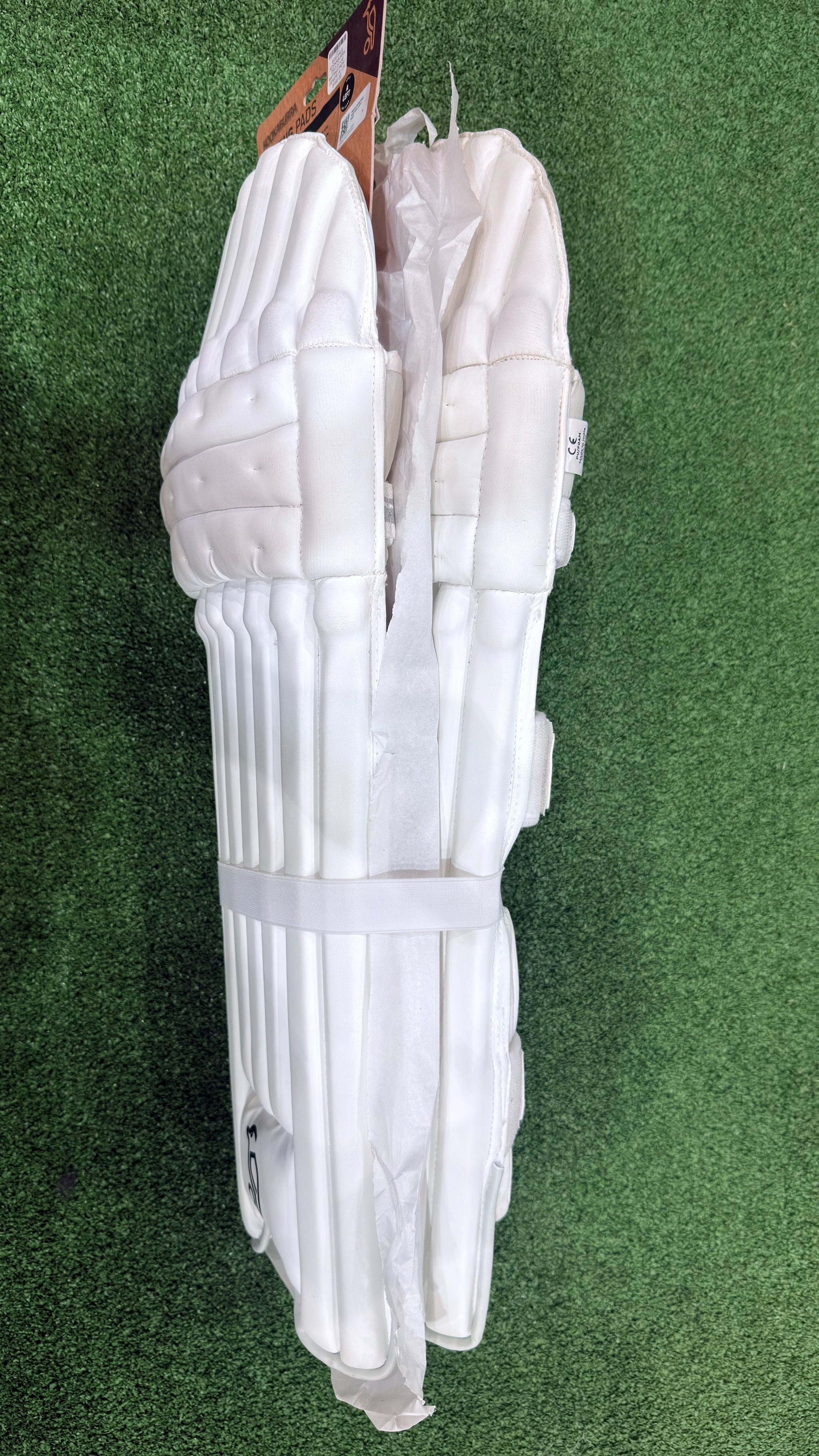 EOS SALE KOOKABURRA PRO 2.0 LW BATTING PADS - SENIOR